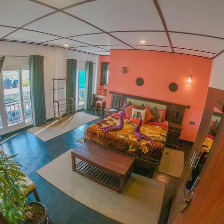 Suriya Guest Hotel Нувара Елия Екстериор снимка